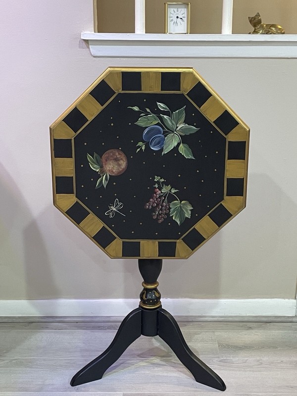 Vintage Hollywood Regency Gilt Octagonal Tilt Top Tea Table Gold Tripod Pedestal gallery