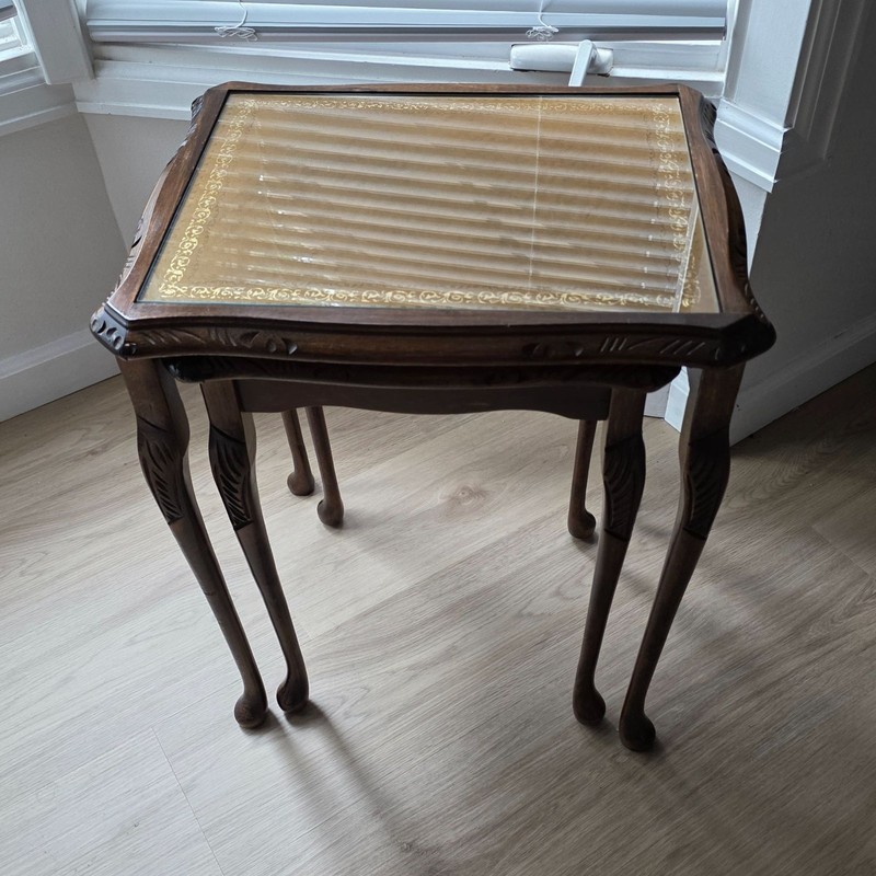 Queen Anne Style Wooden Nesting Tables Set of 2 Glass Tops