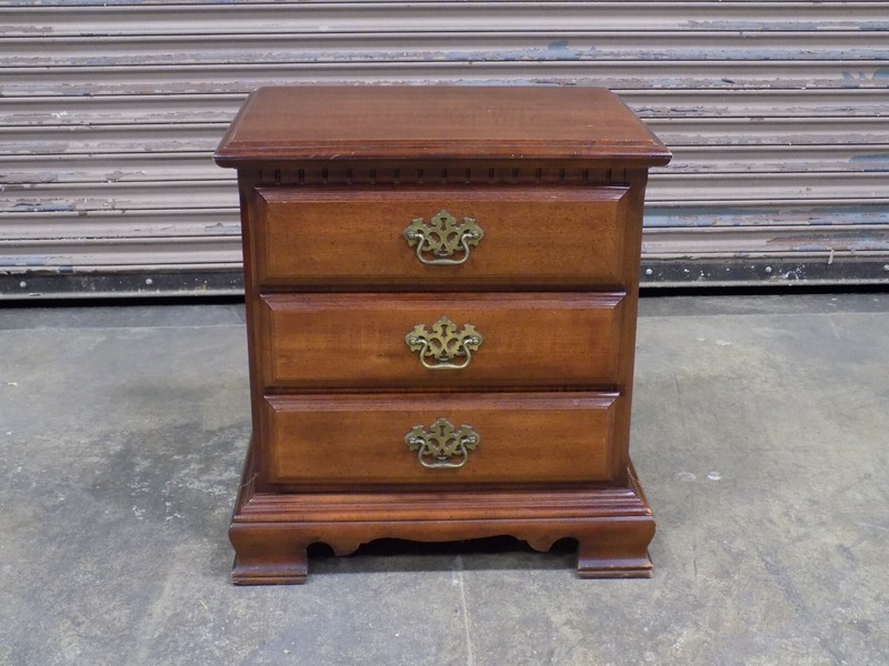 Vintage Night Stand End Table w/ Three Drawers Sumter Cabinet Co. 26”Hx24”Lx17”D