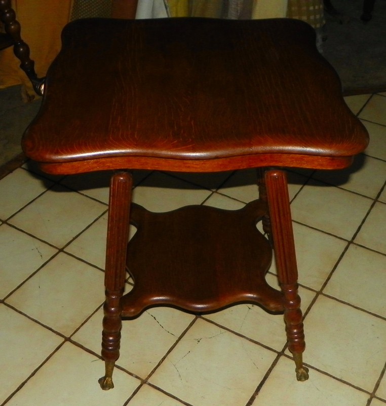 Solid Quartersawn Oak Fluted Leg Center Table / Parlor Table (PRT110) gallery