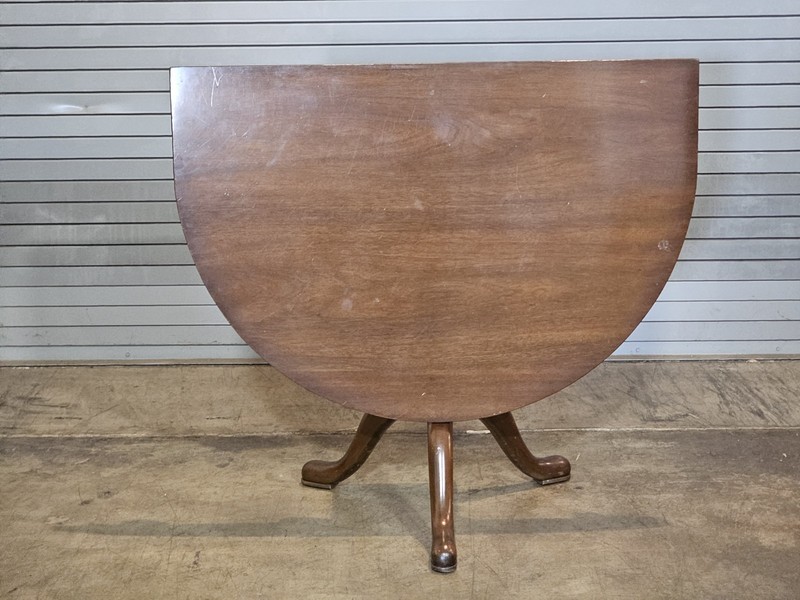 Kittinger Williamsburg Mahogany Three Pedestal Dining Table CW 66 65 gallery