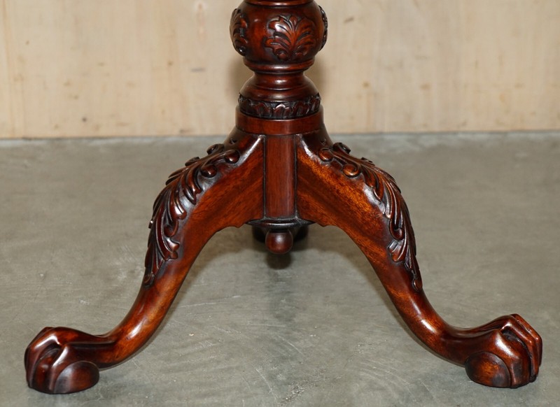 VINTAGE FLAMED MAHOGANY THOMAS CHIPPENDALE CLAW & BALL TRIPOD TABLE ROTATING TOP gallery