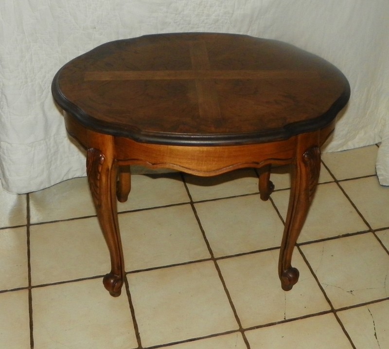 Oak Oval End Table / Side Table by Hammary (ET39)
