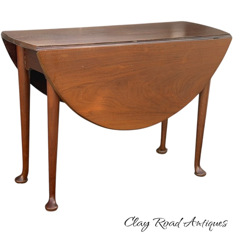 Antique Queen Anne dining table 18th 1760 period usable walnut original round gallery