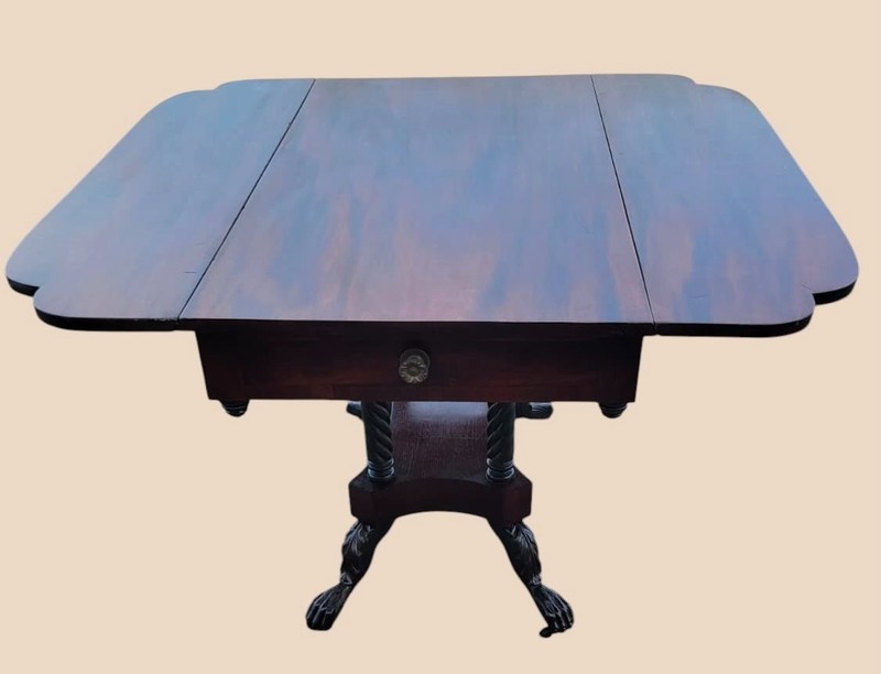 Early 19th Century Federal Mahogany Drop-Leaf Table gallery