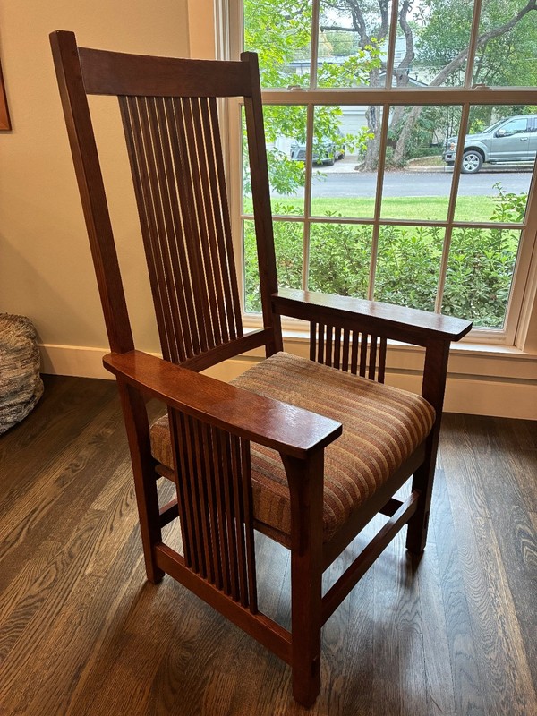 STICKLEY MISSION OAK TRESTLE DINING ROOM TABLE SET WITH SPINDLE ARM/ SIDE CHAIRS gallery