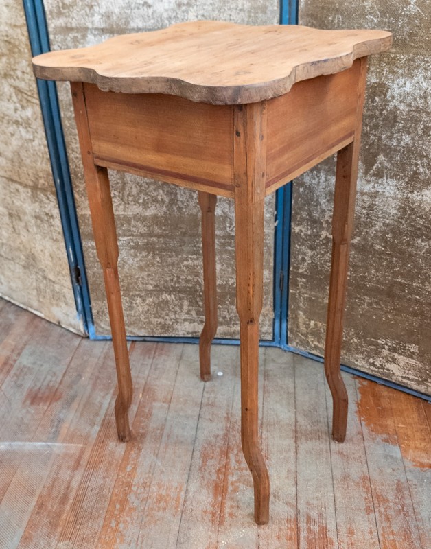 Antique American Shaker Style Side Table Work Stand Unusual Cabriole Legs gallery