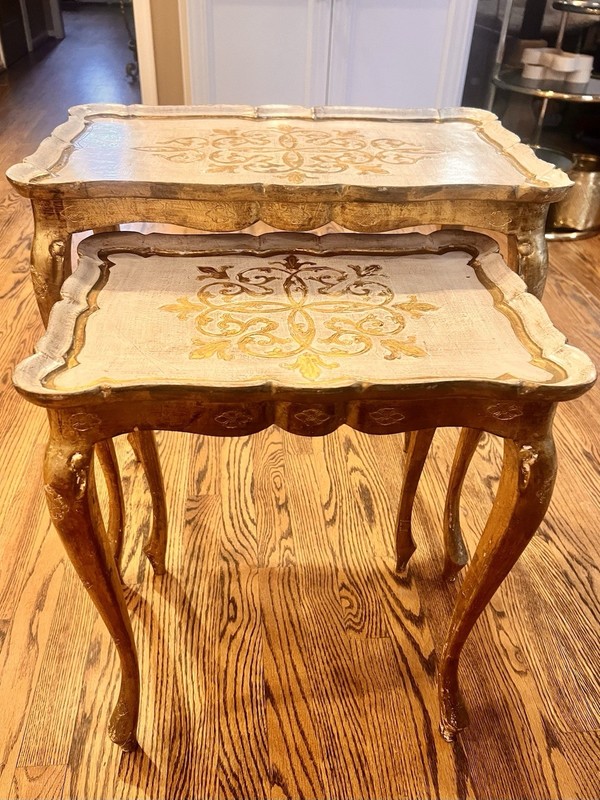 Set Of 2 Italian Florentine Gold Gilt Nesting Tables Ornate Design Italy