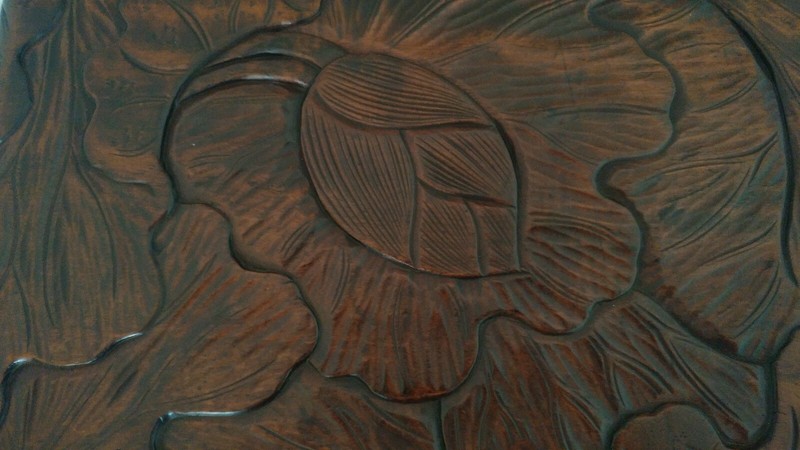 Vtg Beautiful Carved Wooden Table w/ Shelf & Curved Legs 35 L x 21.25 W x 25.5 H gallery