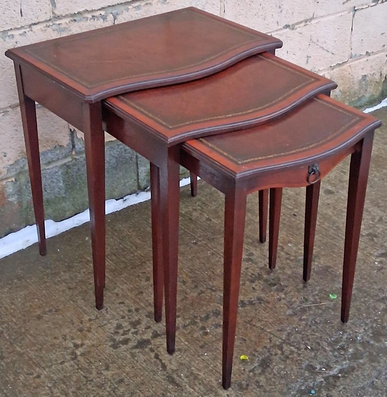 Set of Antique Vintage Old Solid Mahogany Serpentine Nesting Accent Side Tables