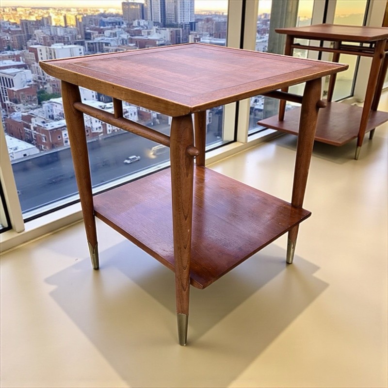 Elegant Robsjohn Gibbings Style Brass Tipped Walnut Copenhagen Lane Side Table