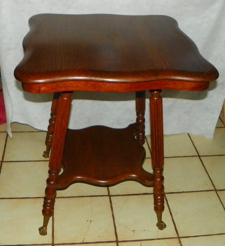 Solid Quartersawn Oak Fluted Leg Center Table / Parlor Table (PRT110)