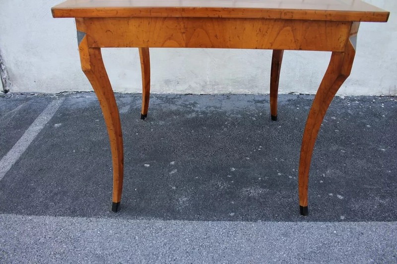 Great Italian Neo-Classical Inlaid Yew Wood Breakfast Game Side Table gallery