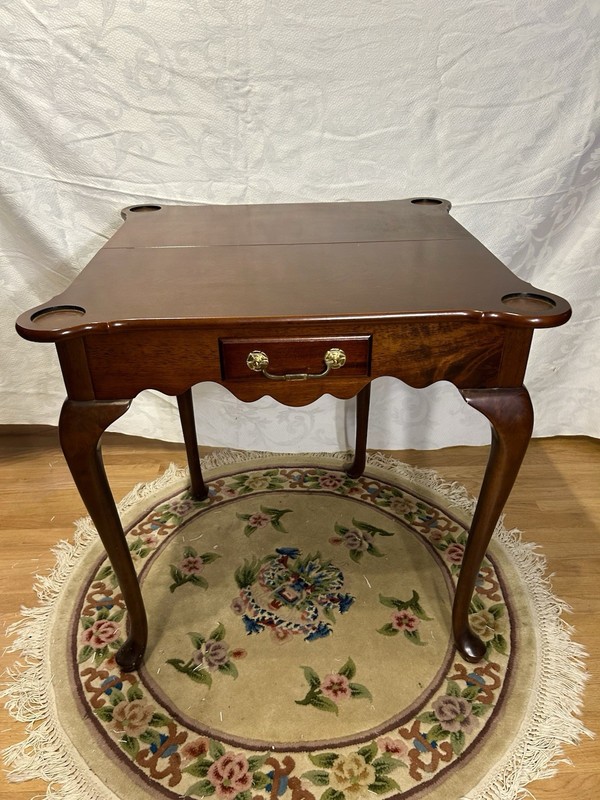 Antique Mahogany Expandable End Table
