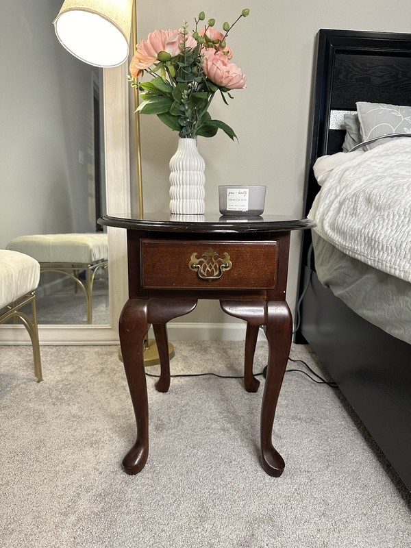 Pennsylvania House Queen Anne Oval Solid Cherry Side Table gallery