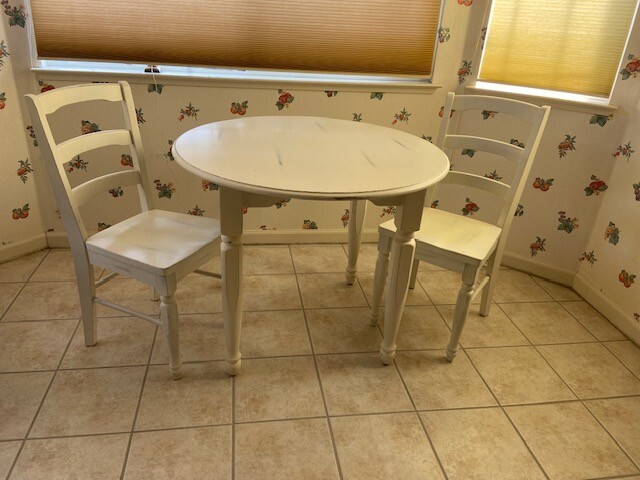Rustic style 2-chair and off-white table