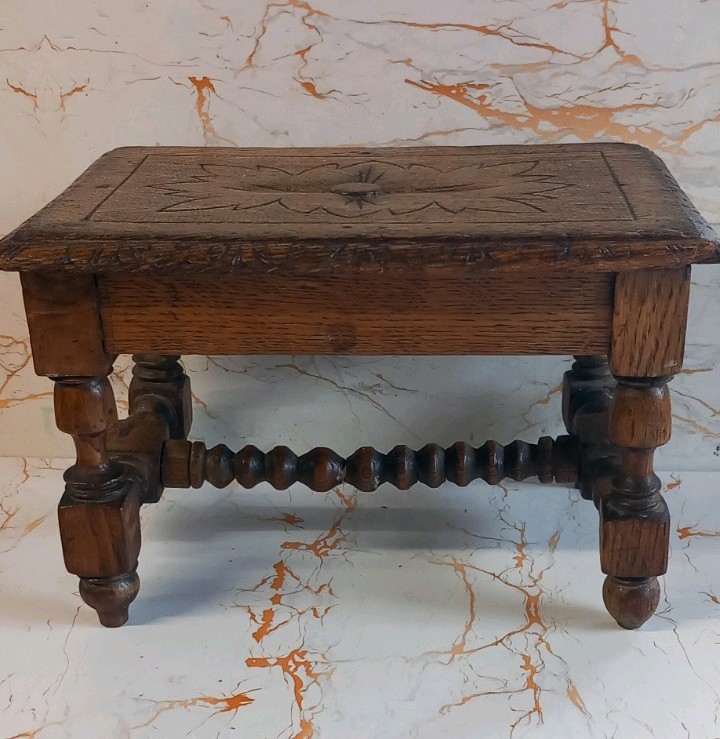 Antique Edwardian Miniature Apprentice Oak Carved Display Table 12″Lx8″Wx7.5″T.