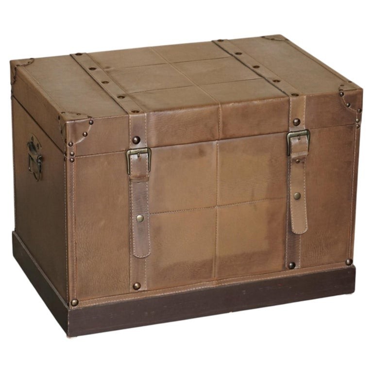 BROWN SADDLE LEATHER SUITCASE TRUNK COFFEE OR SIDE END TABLE NICE DECORATIVE