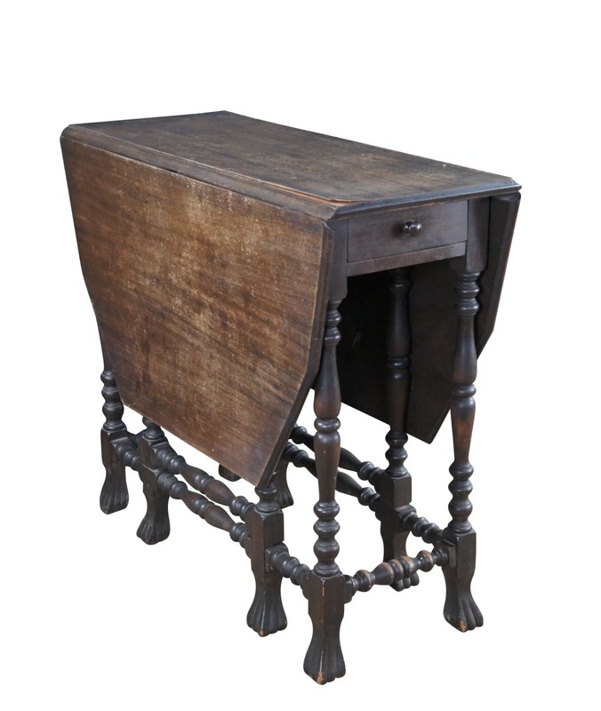Antique William & Mary Style Walnut Dropleaf Gateleg Parlor Table