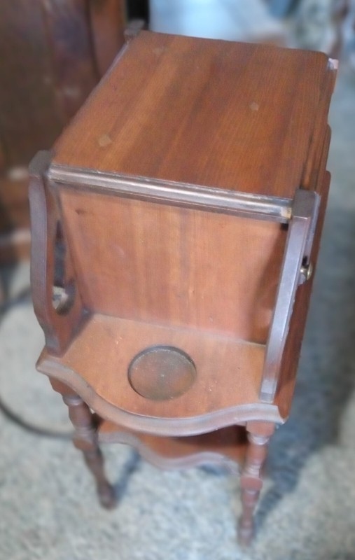 Walnut Smoke Stand Humidor (SS1) gallery
