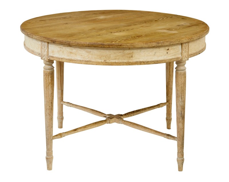 19TH CENTURY CIRCULAR SCANDINAVIAN PINE DINING TABLE gallery