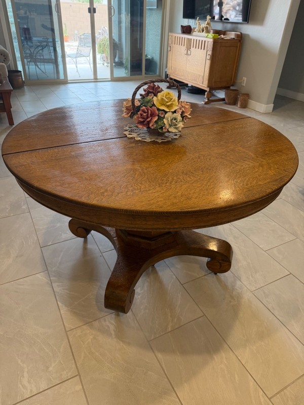 Perfect condition Mission Oak "Quarter Sawn" Dining Table 48" Round 5 leaves gallery
