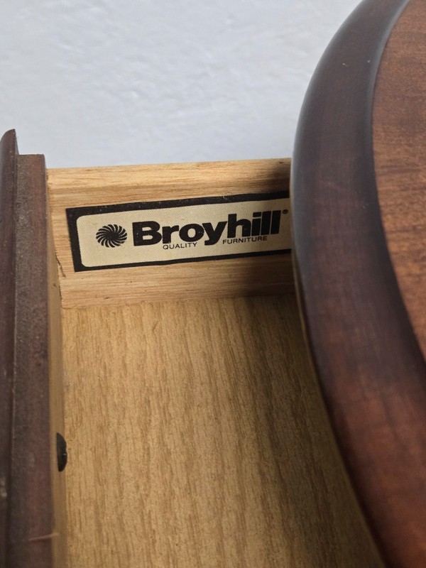 Broyhill Cherry Oval End Table-Queen Anne Single Drawer Oval Solid Wood gallery