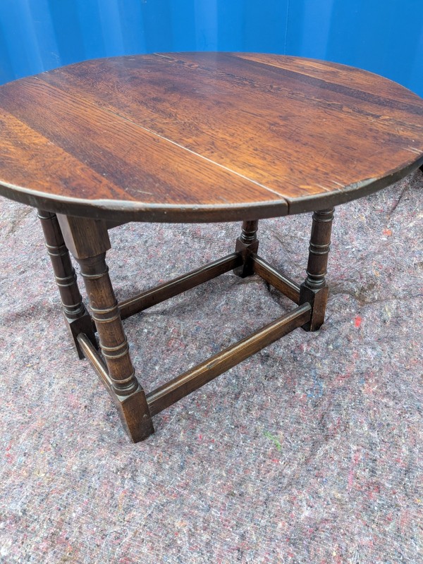 Oak Jointed Drop Leaf Side Table Good Condition gallery
