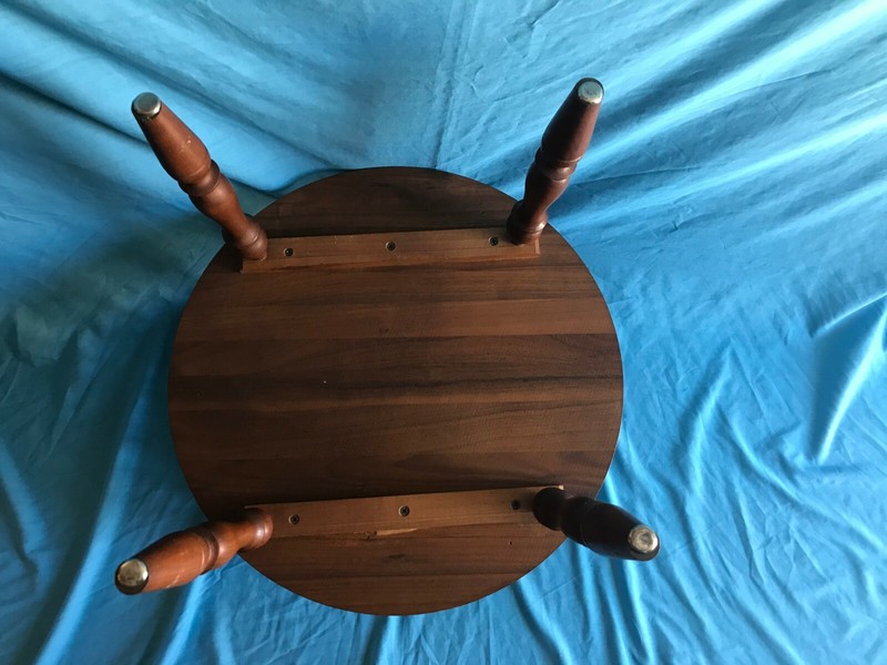 Vintage 22” Round Two-Tier Spindle End Table / Nightstand **LOCAL PICK-UP ONLY** gallery
