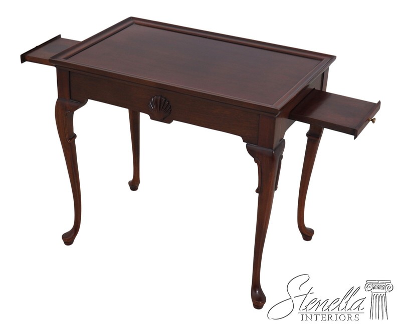 63271EC: HICKORY CHAIR CO Mahogany Queen Anne Tea Table
