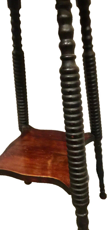 Early 1900s American Bobbin-Legged Table - Excellent Condition gallery
