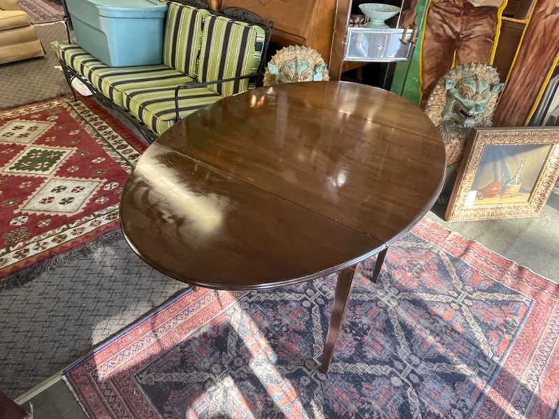 Kittinger Side Table Colonial Williamsburg gallery