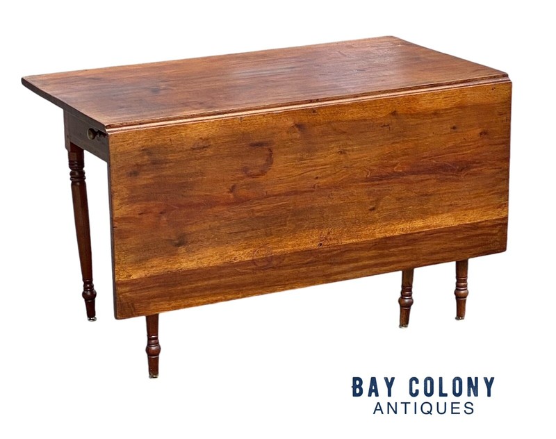 ANTIQUE PENNSYLVANIA WALNUT COUNTRY DROPLEAF BAKERS TABLE WITH LARGE DRAWER