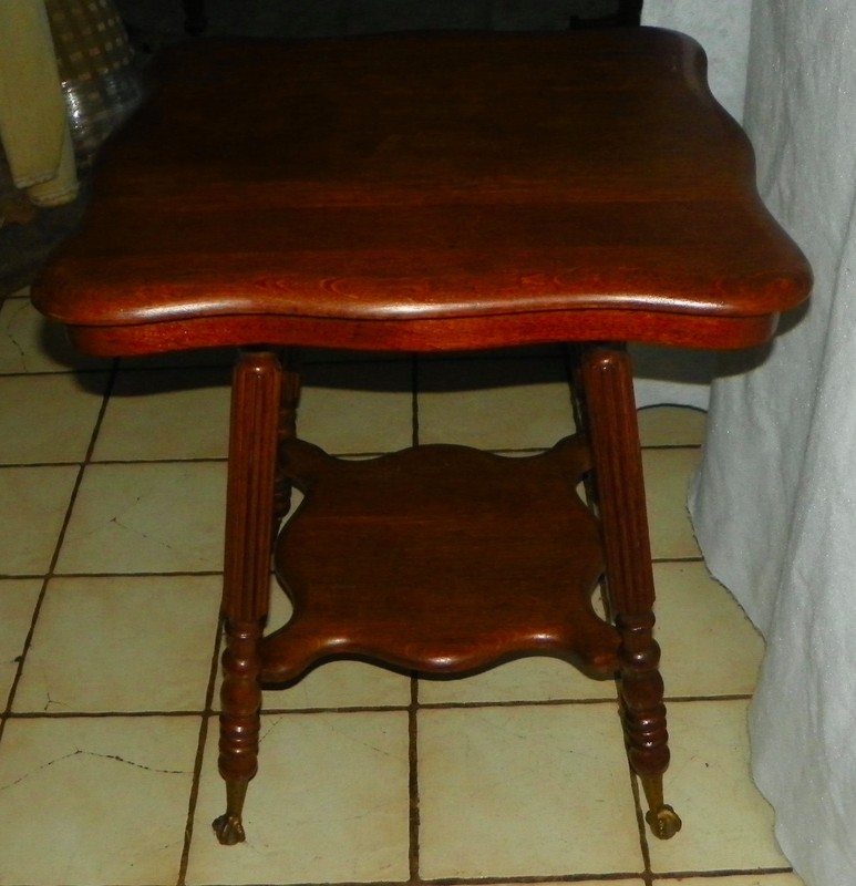 Solid Quartersawn Oak Fluted Leg Center Table / Parlor Table (PRT110) gallery