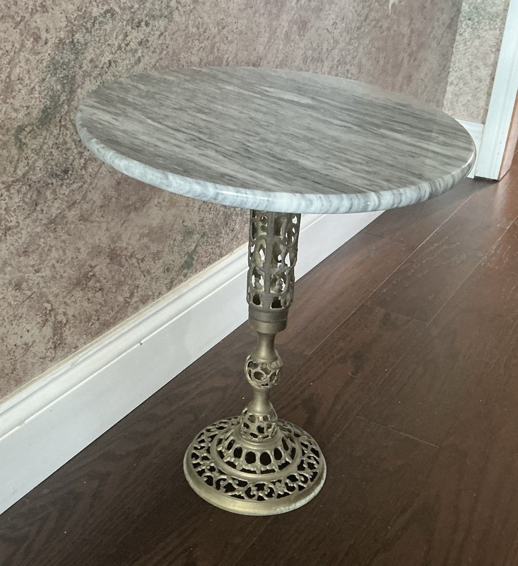 Classic Vtg French Style Marble Top Accent Table /w Reticulated Brass Base gallery