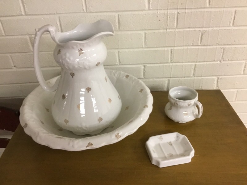 ANTIQUE VICTORIAN BASIN PITCHER SOAP DISH SMALL PITCHER SET GOLD DECORATIONS