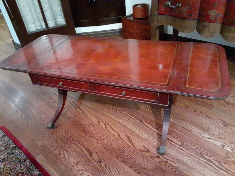 ANTIQUE MAHOGANY ASSOCIATION Coffee table 19x47x17 vintage leather top