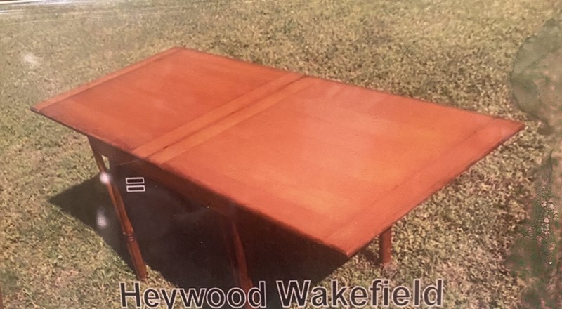 Heywood Wakefield Mid Century Modern 4-6 folding seat table Good condition