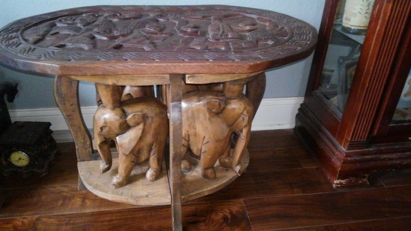 Hand Carved African Royalty Table With 4 Carved Elephant Stools
