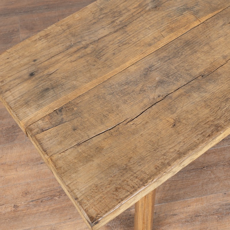 Early 20th Century Rustic Peg Leg Coffee Table gallery