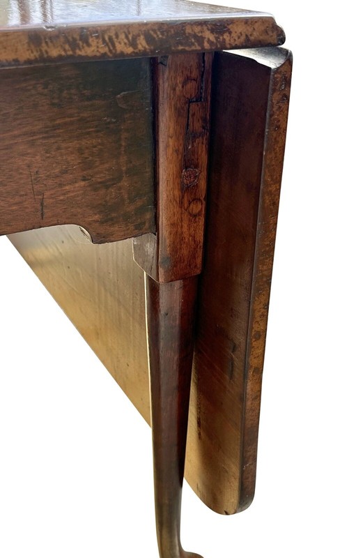 18TH CENTURY QUEEN ANNE BOSTON MAHOGANY DROPLEAF DINING TABLE CIRCA 1760 - 1780 gallery
