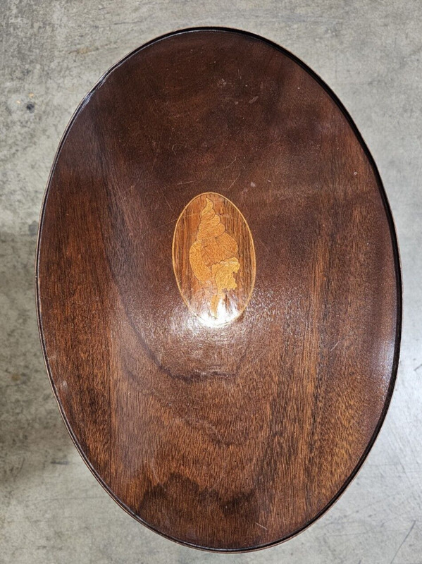 Baker Mahogany Federal Style Shell Inlay Occasional Table gallery