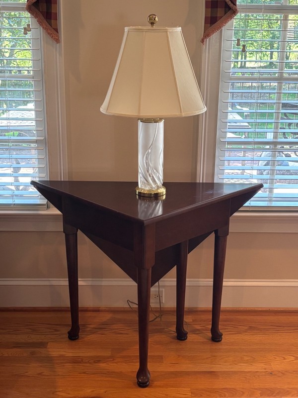 Vintage Queen Anne Style Handkerchief Gate Leg Table Drop Leaf Corner
