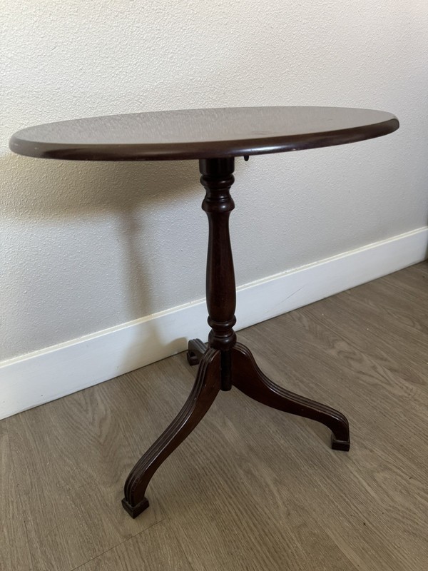 Vintage Bombay Co Tilt Top Table Plant Stand 90’s Oval Mahogany Victorian Style