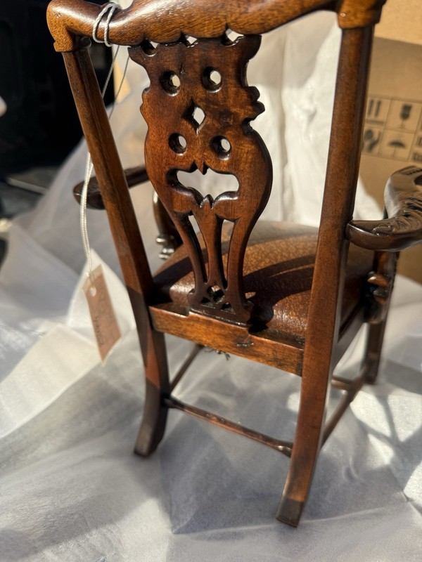 FINE NOS GEORGE III FLAWLESS MINIATURE THEODORE ALEXANDER HAND CARVED CHAIR gallery