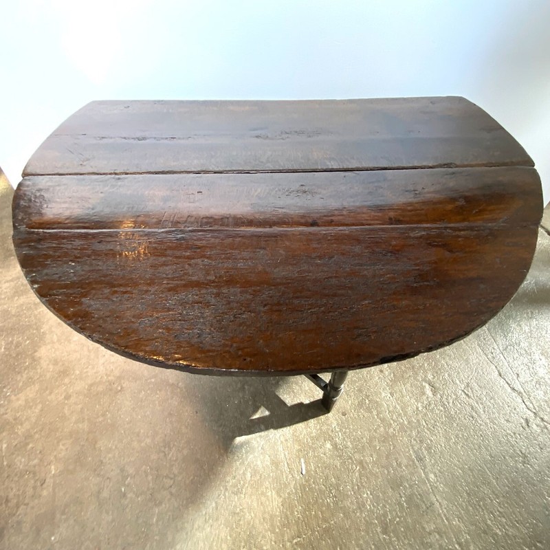 Antique English William & Mary Oak Drop-Leaf Double Gateleg Table c. 1700 gallery