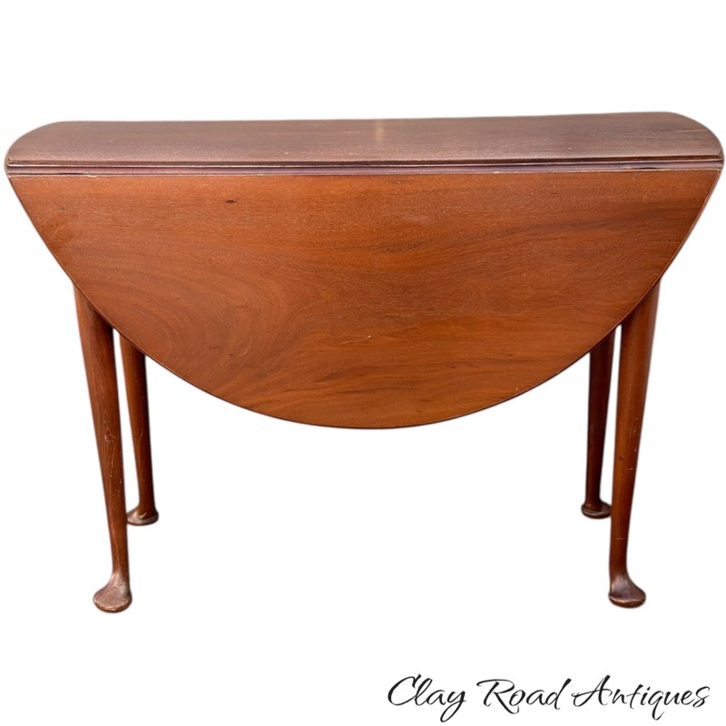Antique Queen Anne dining table 18th 1760 period usable walnut original round gallery