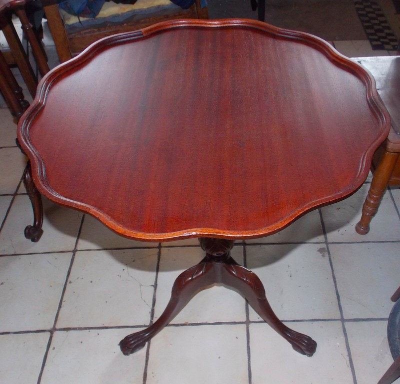 Mahogany Carved Piecrust Chippendale Lamp Table / Side Table by Imperial (RP)