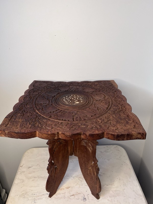 VINTAGE HAND CARVED INDIA WOOD TABLE/FOLDS