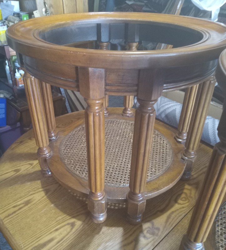 Round Oak Glass Top End Table / (1 Table) (ET393)